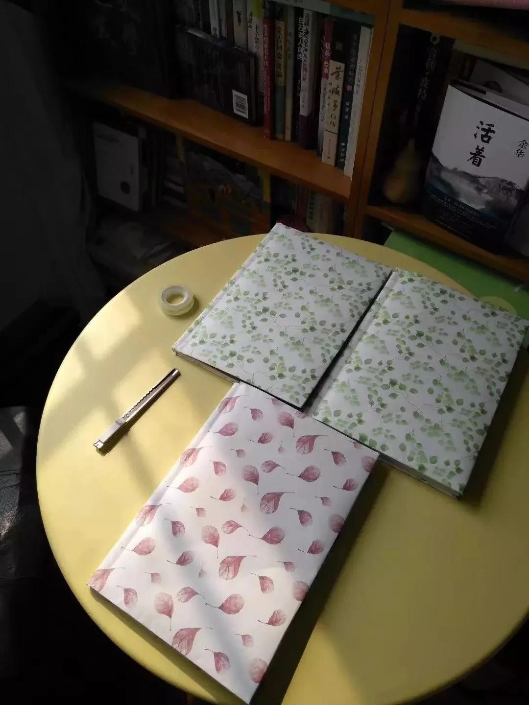 看了小学生晒的书皮 妈妈吐槽:受到了10000点伤害