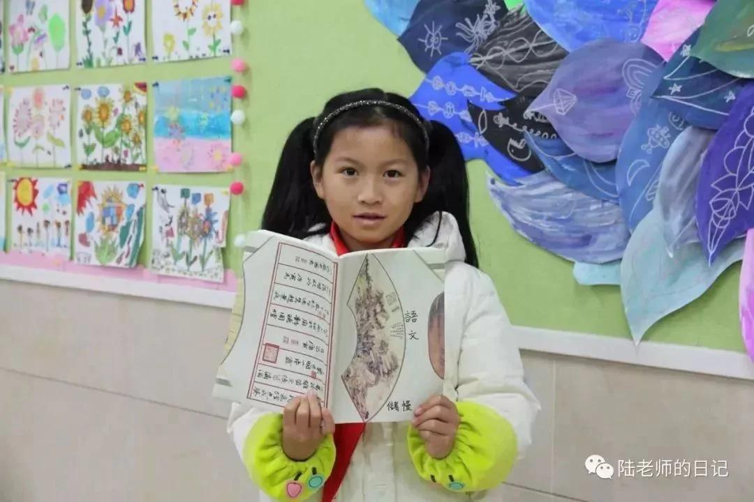 看了小学生晒的书皮 妈妈吐槽:受到了10000点伤害