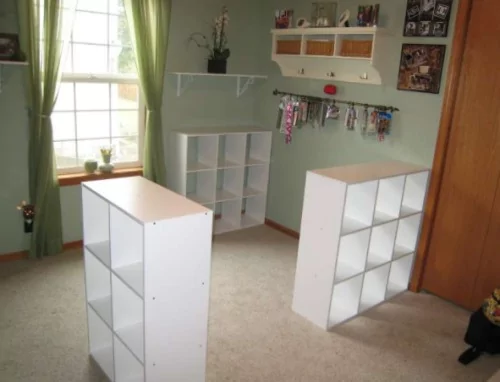 IKEA的書架簡單實用，大部分人都沒想到還能將它改造成其他的家具。