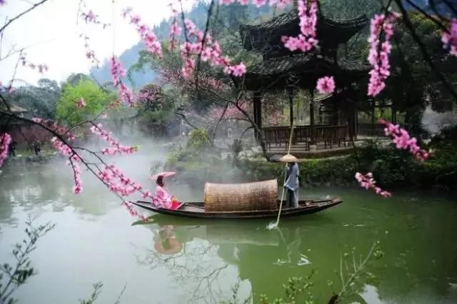 又一个避世小城要火 绝美桃花即将盛放