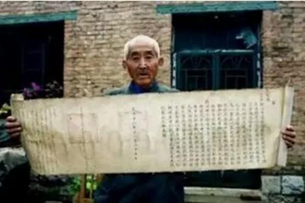 8旬老农翻出600年圣旨 专家500块加锦旗就想拿走 老人一口回绝