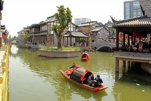 投资20亿打造的特色街区沦为"空城"