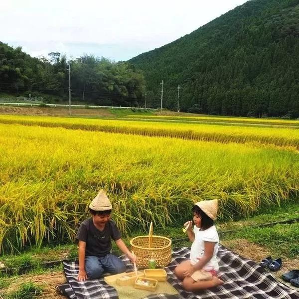 乡下妈妈晒娃不露脸不拼颜值引众人围观