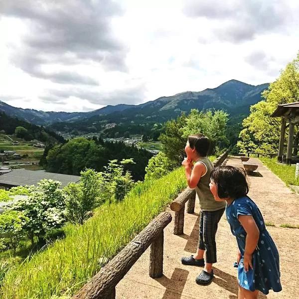 乡下妈妈晒娃不露脸不拼颜值引众人围观