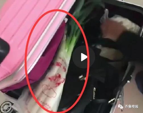 山东女生返校带煎饼大葱同学被呛哭:流着泪也要咽下