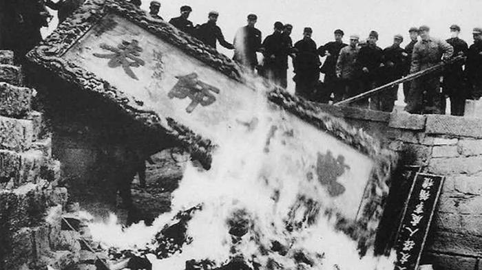 海峡两岸对待文化传统的态度——毁灭与复兴