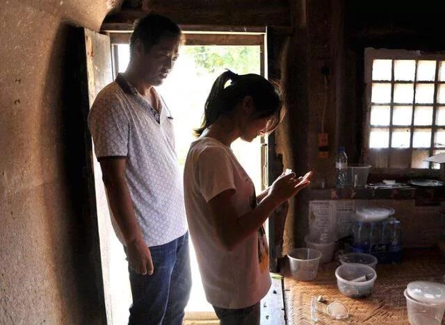 不顾父亲反对娶了个傻子新娘 三年后她娘家人找来 我乐开了花!