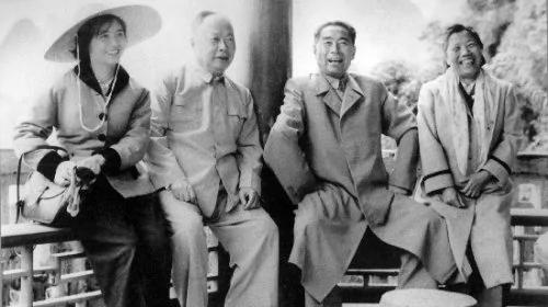 “大闹怀仁堂”后 老奸巨滑的周恩来和陈毅划清了界限