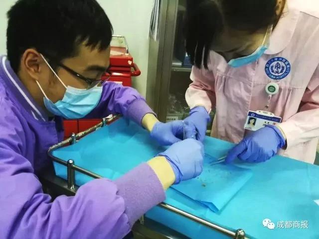 惊呆!60岁大爷喝了两碗鱼汤 体内竟扎上百根鱼刺!