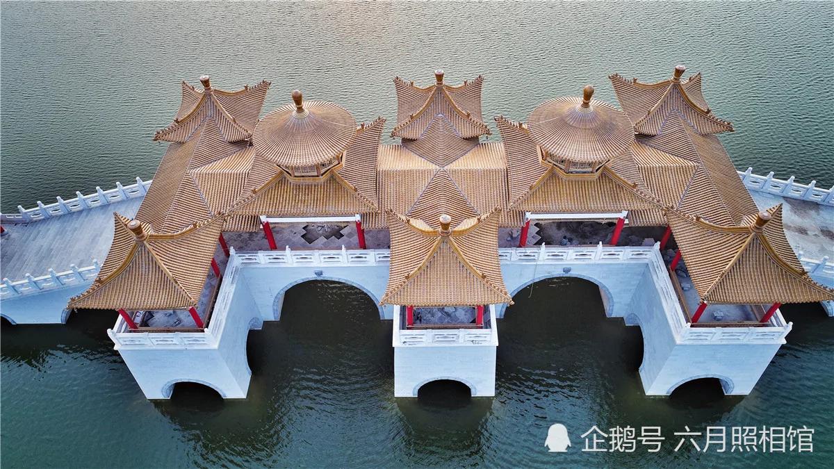 沙漠中挖出库容量118万立方米人工湖 俯瞰像个“王”字!