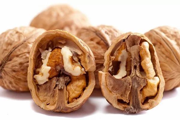 这个零食每天3粒 可以清血管 医生吃了多年 却一直忘了告诉你!