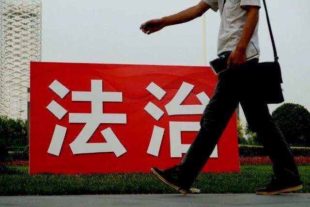 【揭秘】发动文革真相 毛为清理刘少奇势力出手夺权 伟人已死 雕像炸毁后存放土豆