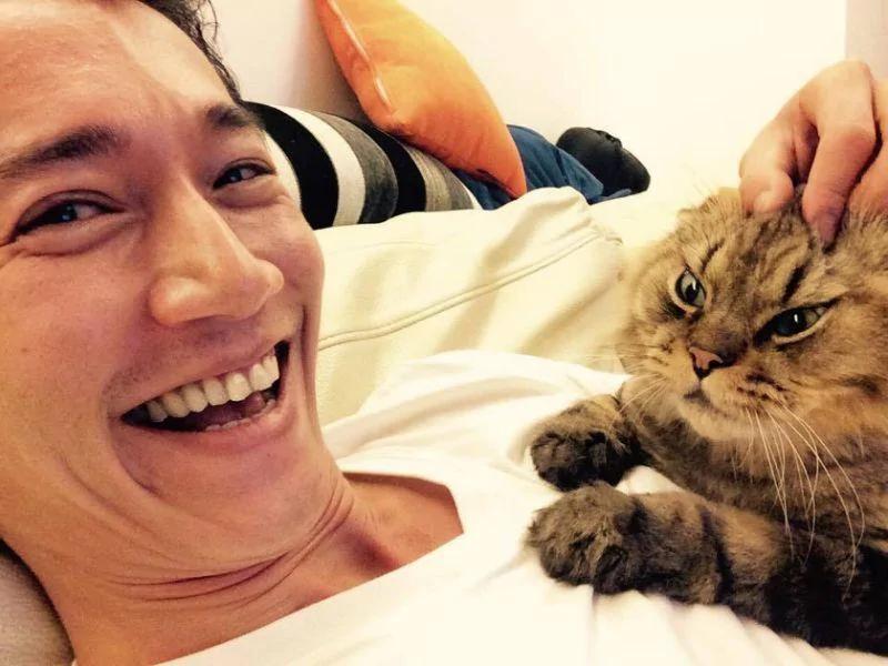 女孩出差把猫咪“交给男友照顾” 回来后悔到痛哭流涕 到底谁才是小三!