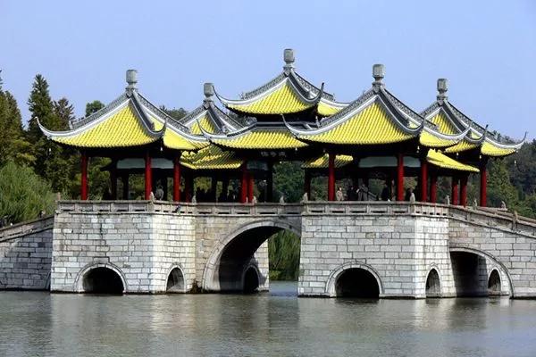 为什么烟花三月下的是扬州?不是苏州 也不是杭州?