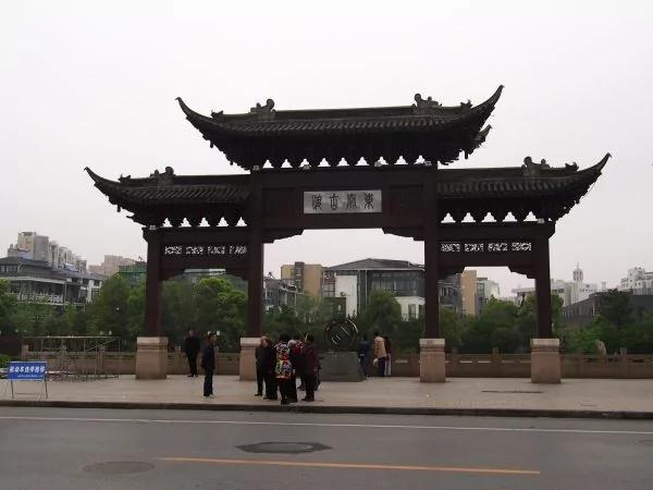为什么烟花三月下的是扬州?不是苏州 也不是杭州?