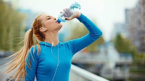 这几个时间段喝水 可以预防体内血栓