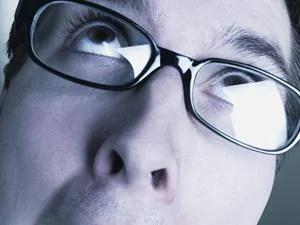 眼干眼涩眼疲劳?试试翻白眼