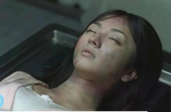 妙龄女喝农药自杀!16年后 她父亲开棺发现女儿尸身未烂!调查发现…