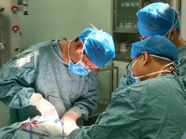 36岁女子睡觉尿床 原因竟是咽腔缩小睡觉打鼾