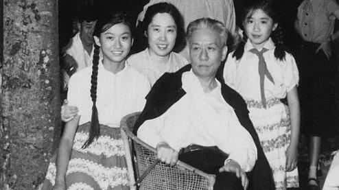 刘少奇之女忆旧:一家四人惨死六人坐牢