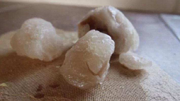 天上掉下“怪异结晶体” 他们超兴奋想捡回家 得知它的“真实身分”后 大家超崩溃!(