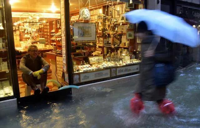 一座泡在水里32年的城市 至今仍有人在这里居住
