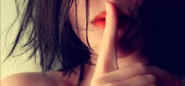 李嘉诚的女秘书辞职了 说出37条“潜规则” 难怪她月薪千万!