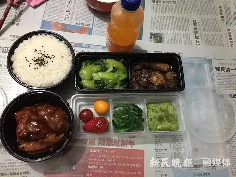 小夫妻每天为90岁外公叫外卖 都备注同一句话!