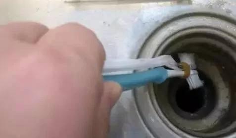 家里的旧牙刷扔了?它还可以这样用