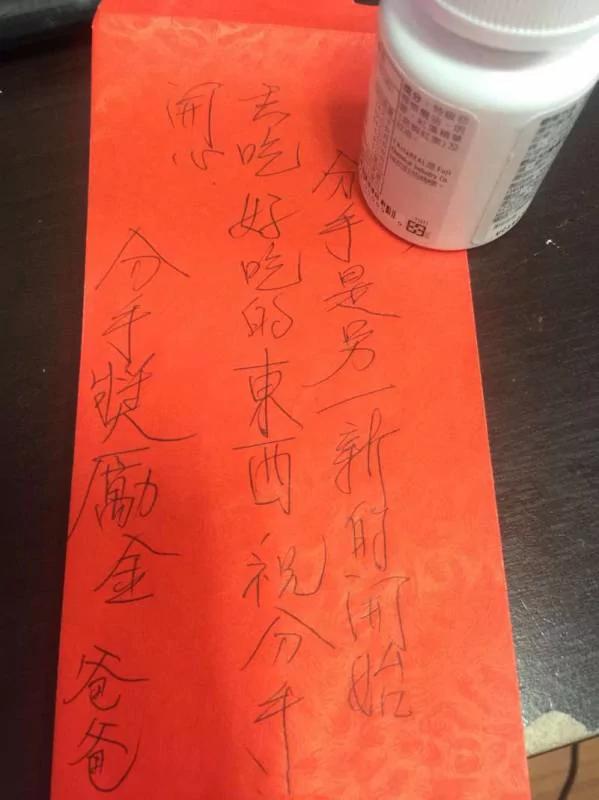 女儿每次失恋 爸爸总会包一个“分手奖励金”送她!爸爸“内心戏”让大家笑哭了!