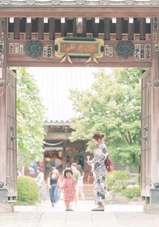 父亲记录妻子和女儿的互动瞬间 被网友疯狂转发!