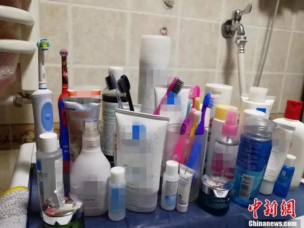 厕所被老婆的化妆品全塞满了!网友同感中枪