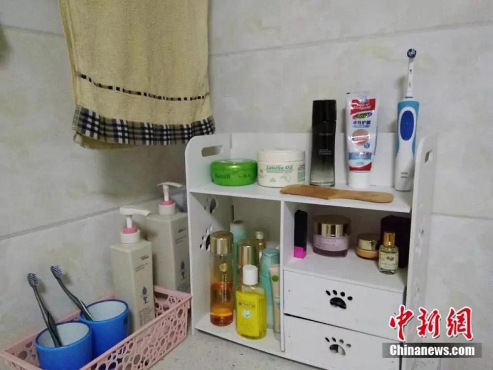 厕所被老婆的化妆品全塞满了!网友同感中枪