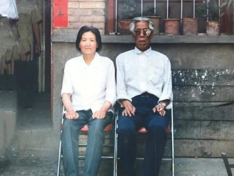 孙女拍小视频 爷爷奶奶意外火了