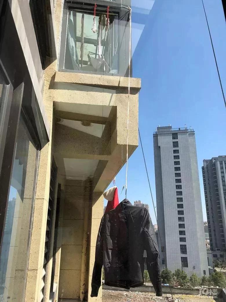 奇葩母女干这事 逼疯楼下姑娘!