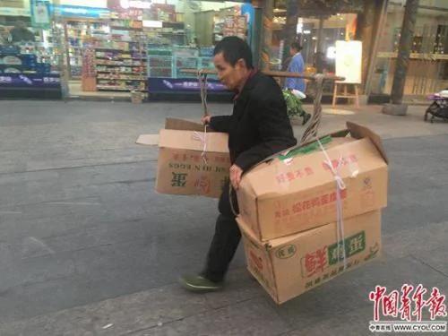 抱团取暖的晚年:6人租15平米 年龄相加近400岁