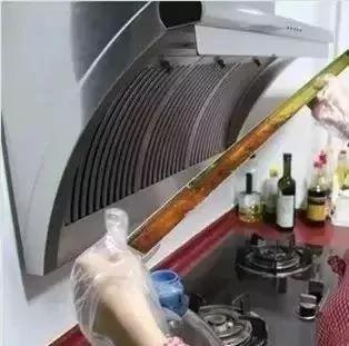 只需一个塑料瓶 油烟机用一年不洗 保证不积油