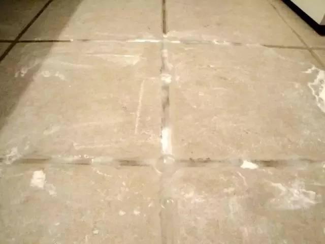 想要拖地时“地板干得快” 在水里“加一勺…”省时又省力 地板、墙面焕然一新