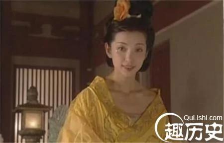 史上最贵裙子百鸟编织显四色 主人被斩首示众