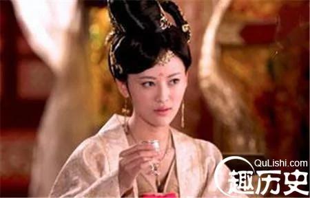 史上最贵裙子百鸟编织显四色 主人被斩首示众