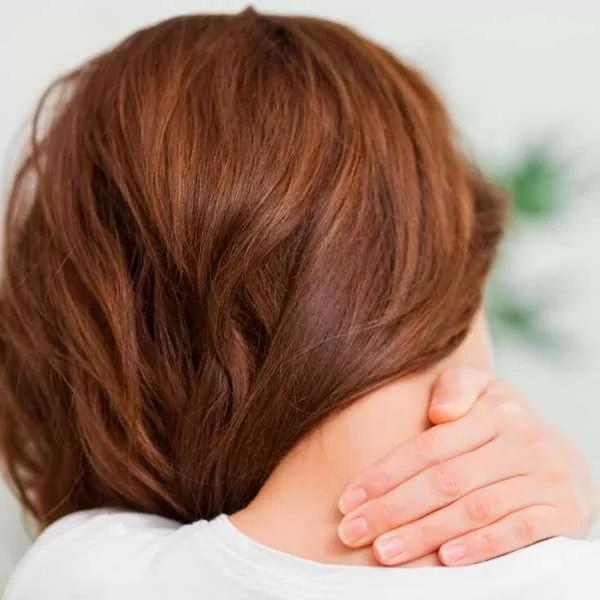 “转脖子”舒缓脖子僵硬??…物理治疗师直言 这是在“自残”!