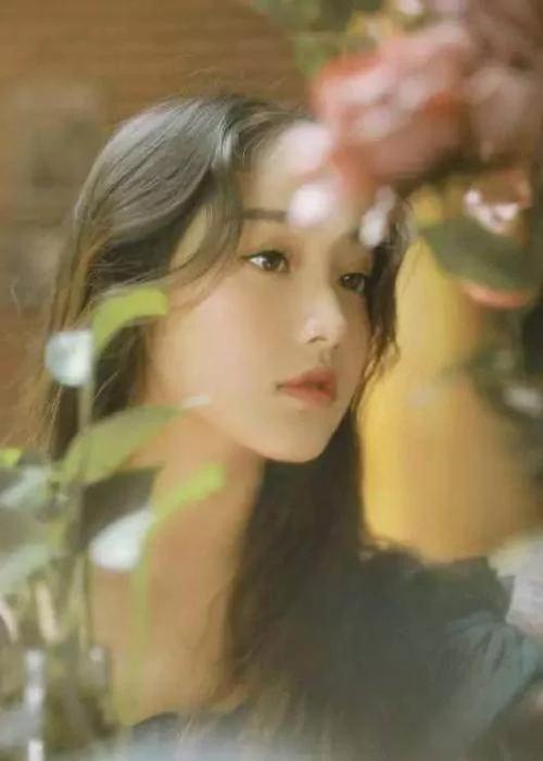 心理测试:四个美女背影选一个 测你有什么独特的魅力!