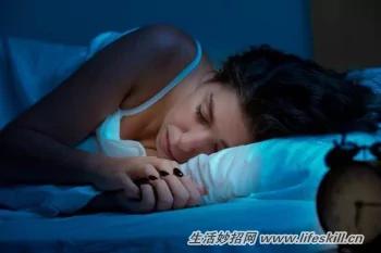 478呼吸入眠法 让你60秒内安然入睡。亲测有效!