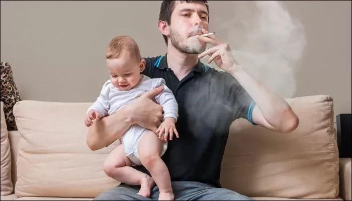 爸爸你以为你躲起来吸烟对我就没影响了么 三手烟照样致癌