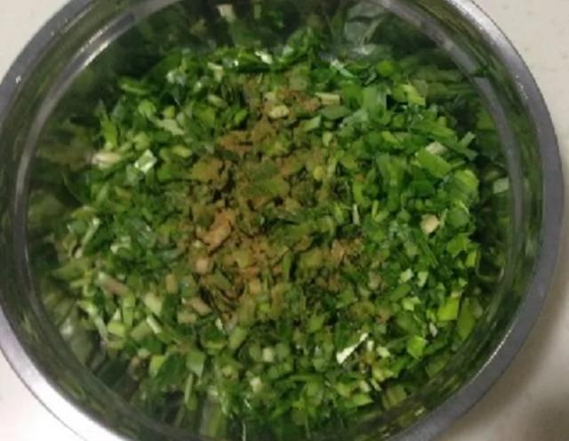 妈妈做的菜饼 简单又好吃 一锅根本不够吃 上桌就被抢光了