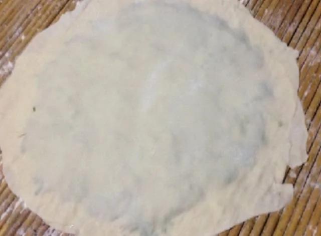 妈妈做的菜饼 简单又好吃 一锅根本不够吃 上桌就被抢光了