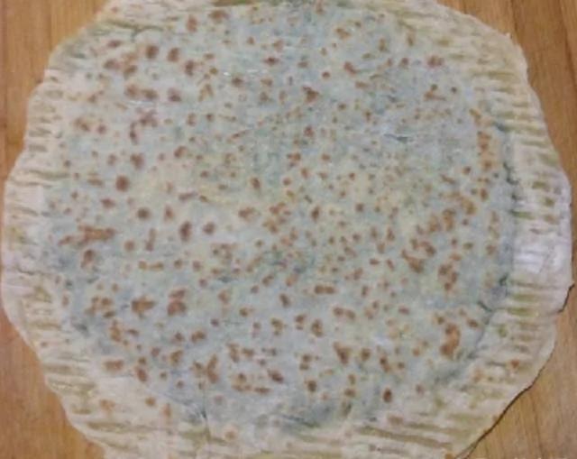 妈妈做的菜饼 简单又好吃 一锅根本不够吃 上桌就被抢光了