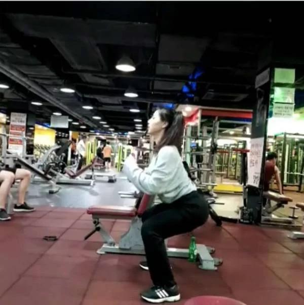 这个200斤的姑娘消失2年 随后发出的照片惊艳所有人