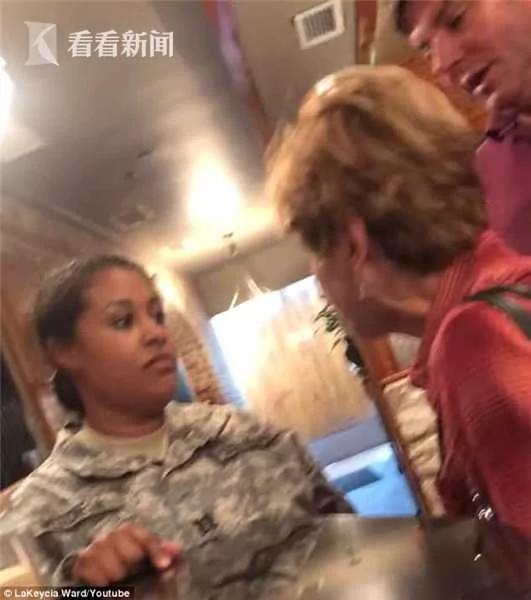 怀孕黑人女兵停残疾车位 白人老妇率儿女尾随攻击!