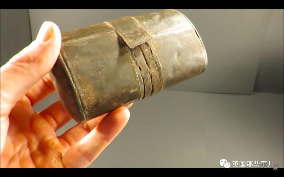 放了118年的军用牛肉什么味?这小哥作死尝了下